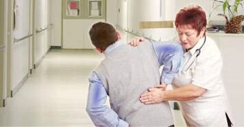 Bayyanar cututtuka da lura da osteochondrosis na lumbar