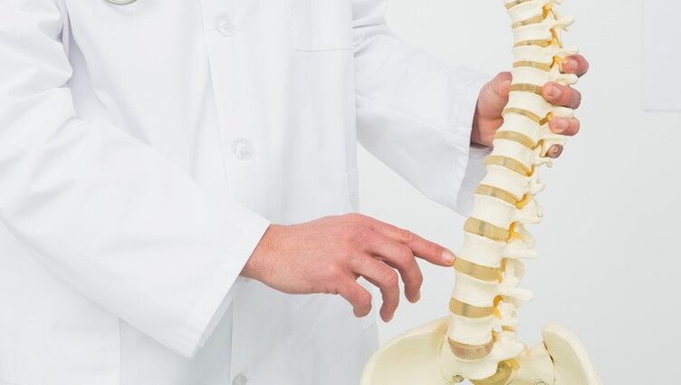 likita ya nuna tsarin ci gaban osteochondrosis