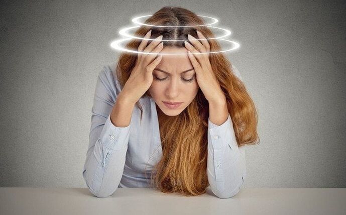 Dizziness alama ce ta gama gari na osteochondrosis na mahaifa a cikin mata. 